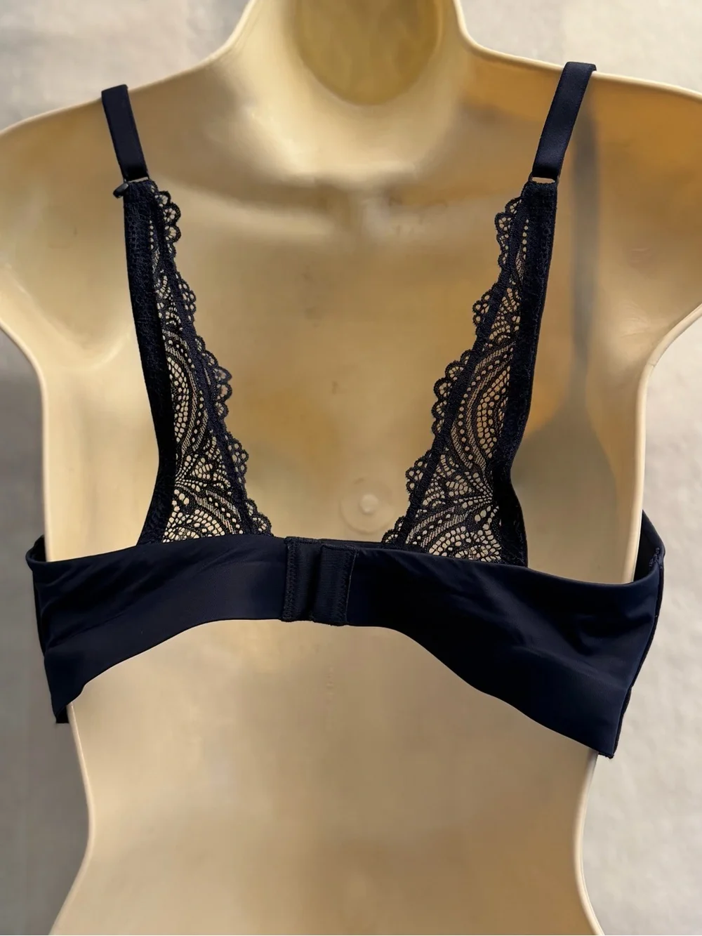 Soma Wireless Enbliss Luxe Smooth Contour Bra with Lace Straps Sz-36C.    GG18‎